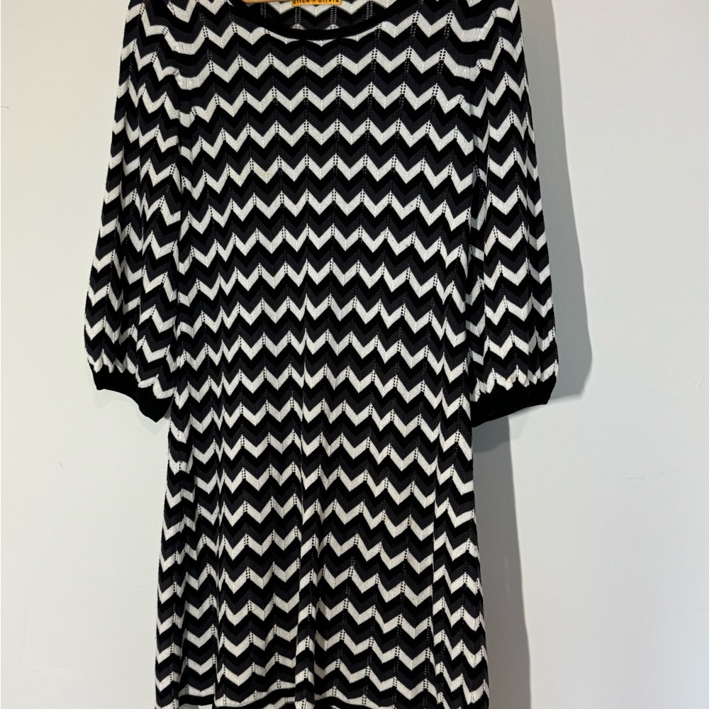 Alice + Olivia Chevron Knit Dress – Black, Ivory & Dark Gray – Fits Medium - Picture 4 of 10
